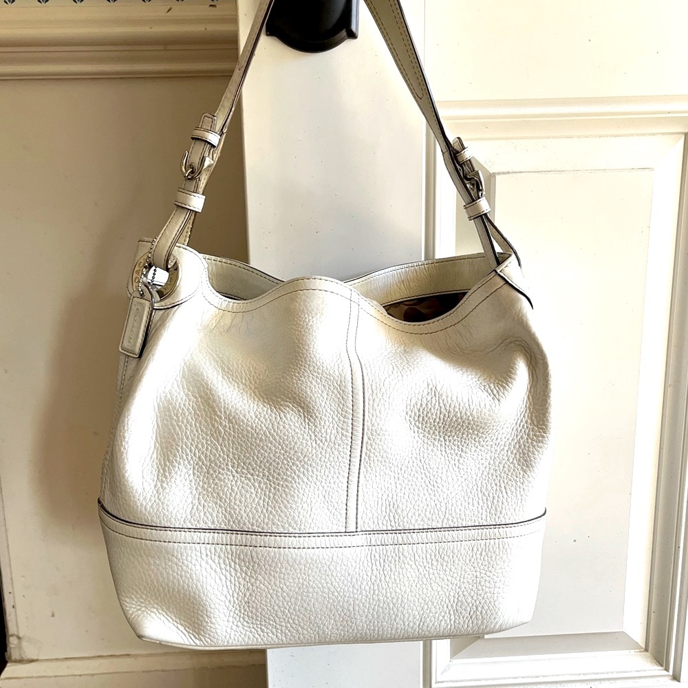 EUC — Coach white pebbled leather shoulder bag